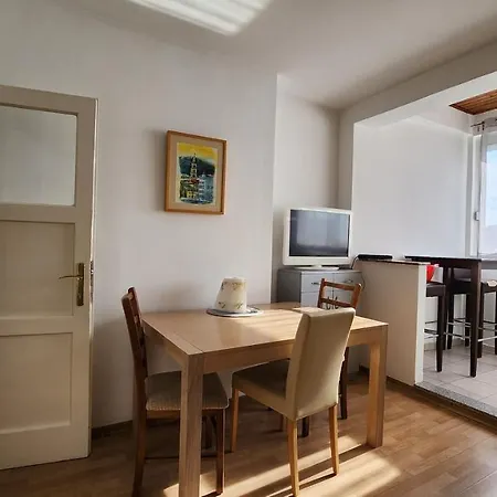 Apartment Live In *