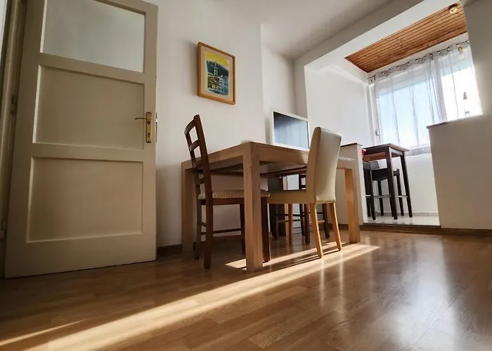 Live In Διαμέρισμα *